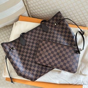 Authentic MINT CONDITION- LV Neverfull MM tote.